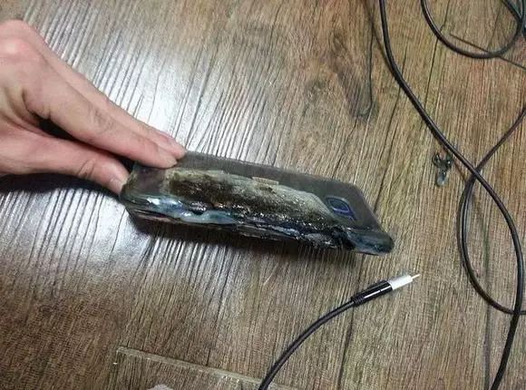 最硬资讯|iPhone7新增海军蓝配色售价5288元起步；网曝三星Note7首炸山寨充电器背锅；蓝魔发声明否认